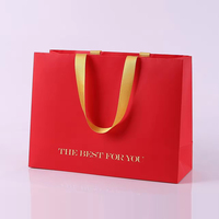 Sacs en papier laminés avec logo en feuille d'or personnalisés et recyclables, emballage de luxe, papier blanc de qualité supérieure, sacs cadeaux pour vêtements, sacs de magasinage