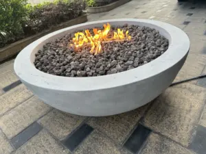Meja Pit api luar ruangan beton bulan 58"