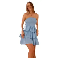Robe d'été sans bretelles pour femmes en bleu ciel avec fronces et jupe évasée, idéale pour les vacances