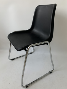 Silla de Entrenamiento Escolar OK-505SC con Base Tipo Trineo, Patas Cromadas, Carcasa de PP Mate, Asiento Acolchado, Apilable, Capacidad de 600 lb para Aula - Product Image 5