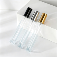Flacon pulvérisateur de parfum carré en verre vide de 10 ml avec logo personnalisé, atomiseur rechargeable, couvercle en aluminium estampé à chaud, papier personnalisé