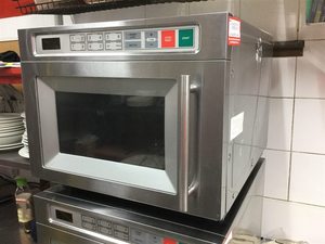 Four à micro-ondes commercial numérique en acier inoxydable Smad 30L 1800W pour restaurant - Product Image 2