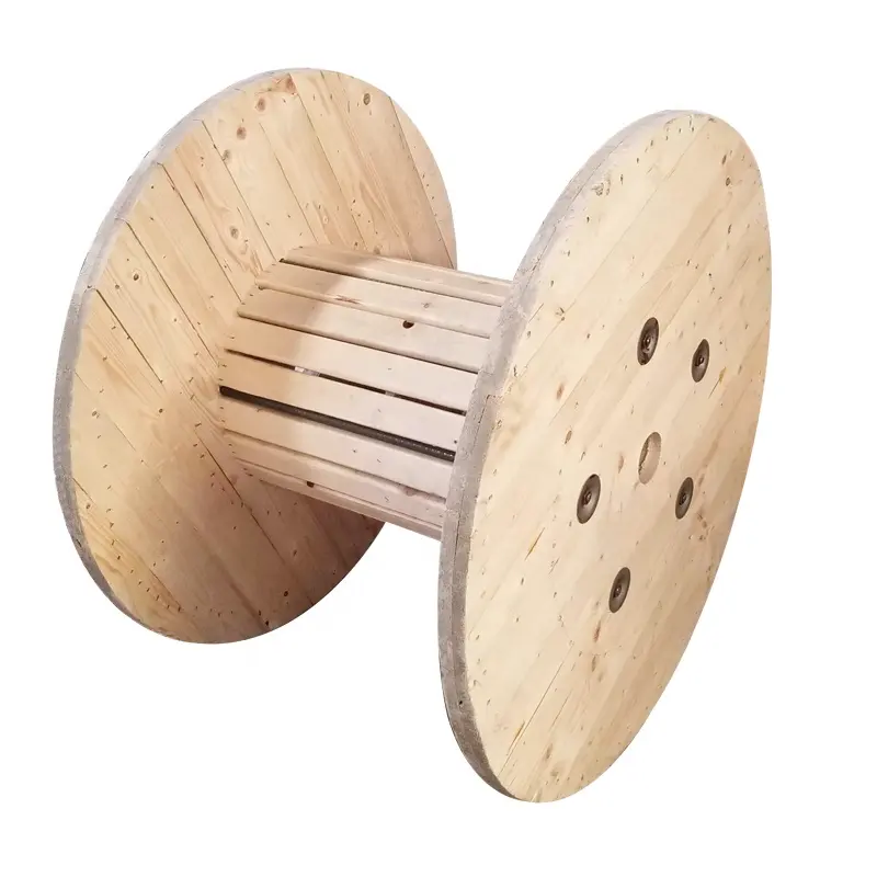 Carretes de madera con cable de pino, tambor de madera usado