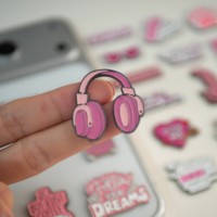 Épinglette décorative pour téléphone, épinglette en émail rose en forme de signe de dollar, décoration de coque de téléphone Kawaii pour filles, vente en gros