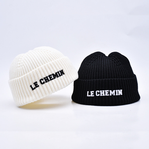 Gorro de Punto Personalizado con Logotipo, Gorros de Invierno Unisex de Alta Calidad - Product Image 1
