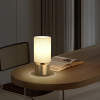 Lámpara de Mesa Moderna Nórdica de Latón con Pantalla de Tela, Base para Bombilla E14, Diseño Simple y Flexible, Luz Cálida Ambiental para Dormitorio o Sala de Estar