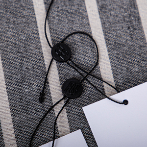 Étiquettes volantes en papier de coton personnalisées, étiquette pivotante noire estampée à chaud avec logo et <span class=keywords><strong>ficelle</strong></span> d'étanchéité pour accessoires de jeans, papier épais - Product Image 6