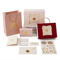 Boîte rigide à double porte avec logo personnalisable, conteneur haut de gamme avec poignée métallique et motif en relief pour présentation en boutique