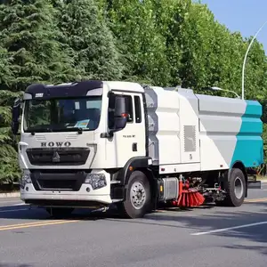 豪沃12000L油罐车高压水冲洗街道扫地车