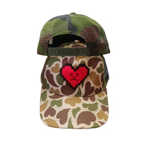 Casquette de sport décontractée en toile de denim velours à mailles mignonnes ODM, 6 panneaux, camouflage, casquette de camionneur, logo cœur rouge, tendance hip-hop Y2K