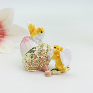 Shinnygifts hai sóc hộp đính với men phong phú và kim cương lấp lánh, Hộp trang sức vẽ tay - Product Image 3