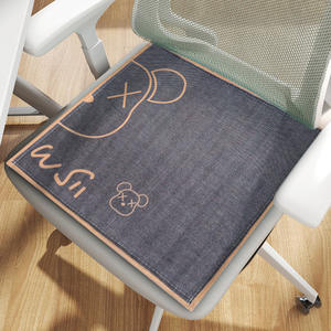 Cojín de Asiento Happybear de Seda de Hielo, Rectangular, Refrigerante y Transpirable, para Silla de Oficina, Diseño de Oso de Dibujos Animados, para Estudiantes - Product Image 4
