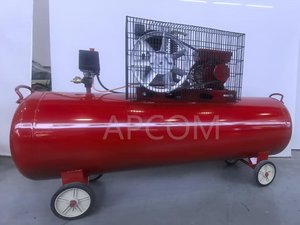 Compresseur d'air à piston haute performance personnalisé APCOM 220V/380V 50/60Hz, système pneumatique, compatible avec différentes tensions électriques régionales. - Product Image 4