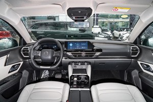 Citroën <span class=keywords><strong>C5</strong></span> <span class=keywords><strong>X</strong></span> 2024 d'<span class=keywords><strong>occasion</strong></span>, automatique, essence, turbo, 5 places, berline familiale pratique, caméra R19 - Product Image 6