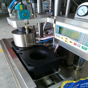 Máquina taponadora de botellas semiautomática neumática al vacío con tapa de escritorio pequeña rotativa para tarros de cartón de vidrio proporcionada fácil de operar - Product Image 2