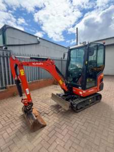 Mini-excavatrice Kubota KX018-4 de 2 tonnes, excavatrice sur chenilles compacte avec pince pour travaux agricoles et de construction - Product Image 6
