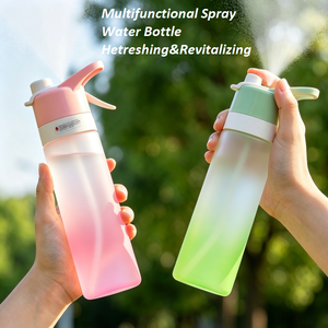 ขวดน้ำพลาสติกไล่สีขนาด 700 มล. พร้อมฝาแบบมีบานพับ ปลอดสาร BPA สำหรับการเดินทางกลางแจ้ง ดีไซน์ทันสมัยสำหรับทุกเพศ - Product Image 2
