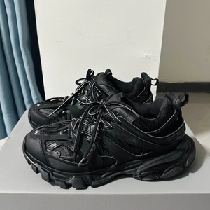 Nouvelles chaussures de sport personnalisées Track 3.0 modèle 2026 avec LED de luxe de haute qualité pour un jogging décontracté et élégant - Product Image 1