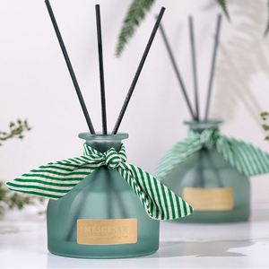 Difusor de Aromas MESCENTE en Botella de Vidrio Verde con Varillas Negras y Lazo a Rayas para Aromatizar el Hogar - Product Image 1