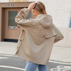 Manteau <span class=keywords><strong>Trench</strong></span> <span class=keywords><strong>Court</strong></span> <span class=keywords><strong>Femme</strong></span> Imperméable et Coupe-Vent <span class=keywords><strong>Beige</strong></span> Grande Taille à Capuche – Collection Printemps – Vente en Gros Mode - Product Image 2