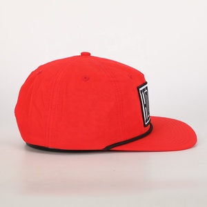 Vente en gros Chapeau en polyester <span class=keywords><strong>rouge</strong></span> avec logo brodé de haute qualité personnalisé <span class=keywords><strong>Casquette</strong></span> Gorras BSCI Oem à bord plat à 5 panneaux - Product Image 4