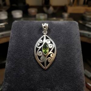 Collier pendentif en argent allemand fait main en forme de cœur vert pour femmes, bijoux de fête, qualité AAA H.A. Pierres précieuses - Product Image 3