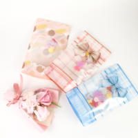 Pochette debout à fermeture éclair imprimée personnalisée fenêtre transparente brillante réutilisable sac d'emballage de bonbons et de cadeau