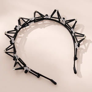 عصابة رأس مثلثة سوداء جديدة على الطراز الأوروبي والأمريكي للفتيات، مناسبة للاستخدام اليومي والحفلات، بتصميم هندسي أنيق ومصنوعة يدويًا - Product Image 3
