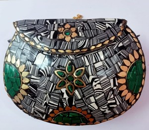 Sac à main en bois et résine fait main, motif à carreaux, bandoulière chaîne, ouverture supérieure, usage quotidien - Product Image 3
