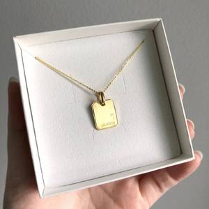 ผู้ผลิตเครื่องประดับจีน สร้อยคอจี้รูปทรงแปดเหลี่ยมสำหรับคู่รัก ทำจากเหล็กผ่าตัด ชุบทอง PVD สามารถสลักได้ - Product Image 5