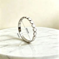 Brazalete Minimalista Europeo Americano Exquisito de Acero Inoxidable Chapado en Oro de 18K con Trébol de Cinco Hojas, un Regalo Versátil para Uso Diario
