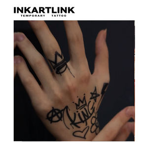 Autocollant de <span class=keywords><strong>tatouage</strong></span> temporaire personnalisé motif Couronne de Roi Graffiti, à base de plantes, imperméable, longue durée (15 jours), semi-permanent, pour le corps, les mains, les <span class=keywords><strong>doigts</strong></span>, hommes - Product Image 2