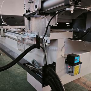 Machine à onglets en PVC/UPVC et aluminium de qualité supérieure avec moteur 3KW pour la découpe automatique de précision des fenêtres - Product Image 5