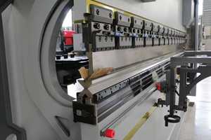 <span class=keywords><strong>Presse</strong></span> <span class=keywords><strong>plieuse</strong></span> CNC <span class=keywords><strong>AMADA</strong></span> type Fast Clamp en acier inoxydable MB8-125Ton*3200 avec DA53T - Product Image 4