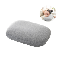 YUE RISE Coussin de sieste ergonomique en mousse à mémoire de forme en polyester pour le soutien cervical et le soulagement de la douleur, production ODM/OEM personnalisée pour l'hôtellerie et les soins infirmiers