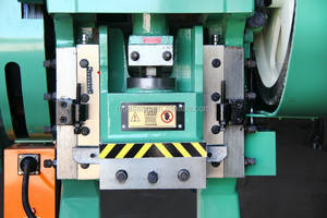 إطار C ، ماكينة خراطة بضغط 80 طن, ماكينة ذات إطار C ، ذات ترس بانحراف من طراز (C) ، تعمل بضغط منخفض ، تعمل بجهد دوران منخفض ، تعمل بضغط منخفض - Product Image 4