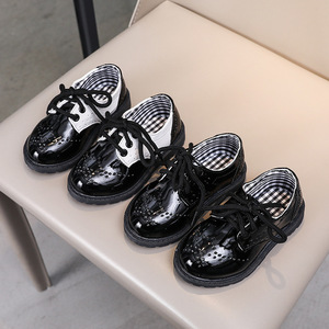 Zapatos <span class=keywords><strong>Oxford</strong></span> Brogue de Cuero Patentado para Niños, Zapatos de Vestir Formales con Cordones para Niños, Suela Antideslizante con Plataforma, Zapatos para Niños, OEM, ODM Personalizados - Product Image 1