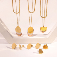 Ensemble de bijoux vintage pour femmes plaqué or 18 carats avec pierre verte, collier et boucles d'oreilles en filigrane, accessoires de mode tendance en acier inoxydable