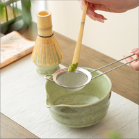 Ensemble Matcha de style japonais réutilisable et écologique avec finition argentée, fouet à thé, bol en céramique, support et mélangeur domestique