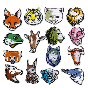 Patchs brodés auto-adhésifs sur <span class=keywords><strong>le</strong></span> thème des animaux mignons collés sur l'étui mobile du téléphone - Product Image 1