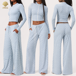 Conjunto de yoga de punto acanalado a rayas para mujer: Chaqueta corta con cremallera y manga larga, y pantalones anchos con cordón. Logotipo personalizado. - Product Image 1