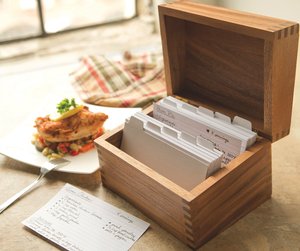 Boîte à recettes rectangulaire en bois sculpté avec cartes, séparateurs et couvercle porte-téléphone pour le stockage alimentaire - Product Image 6