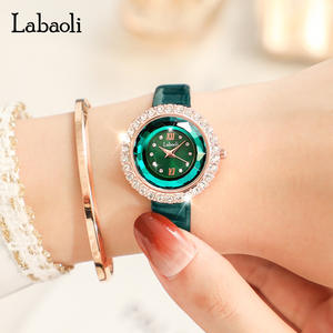 Reloj de Pulsera de Cuero para Mujer con Esfera Redonda, Cristal y Adornos de Diamantes - Product Image 4