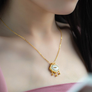 Women's Longevity Lock Necklace Sand Gold White Jade Pendant Clavicle Chain Everyday Wear Geometric Design Bezel Setting - Product Image 4