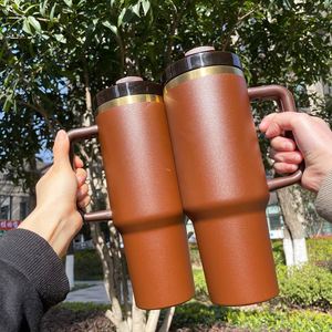 Lot de 20 gobelets H2.0 de 30 oz à logo personnalisé, grande capacité, revêtement poudré, couleur chocolat noir avec fond doré, avec couvercle et paille - Product Image 3