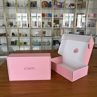 Boîte d'emballage en carton ondulé de luxe avec logo personnalisé, gaufrage à sec, vernis UV sélectif et pelliculage mat, pour envoi postal et expédition