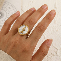 Ensemble de bijoux européens et américains mignons en acier inoxydable plaqué or 18 carats avec étoile, lune, coquille d'ormeau, boucles d'oreilles rondes et bague