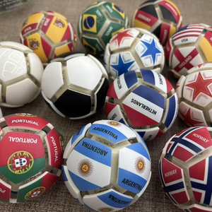 Porte-clés ballon de football 2026, jouet anti-stress, accessoires sportifs pour hommes, breloque de sac à dos, cadeaux souvenirs - Product Image 6