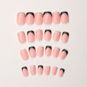 Vente en gros de 24 faux <span class=keywords><strong>ongles</strong></span> courts de style français, couvrant entièrement l'ongle, en ABS, réutilisables, en forme d'amande, style noir et blanc, avec colle pour les doigts - Product Image 5