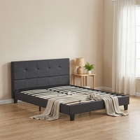 Cadre de lit rembourré économique, gris foncé, à blocs carrés uniformes, pour la location de chambres et les achats en gros